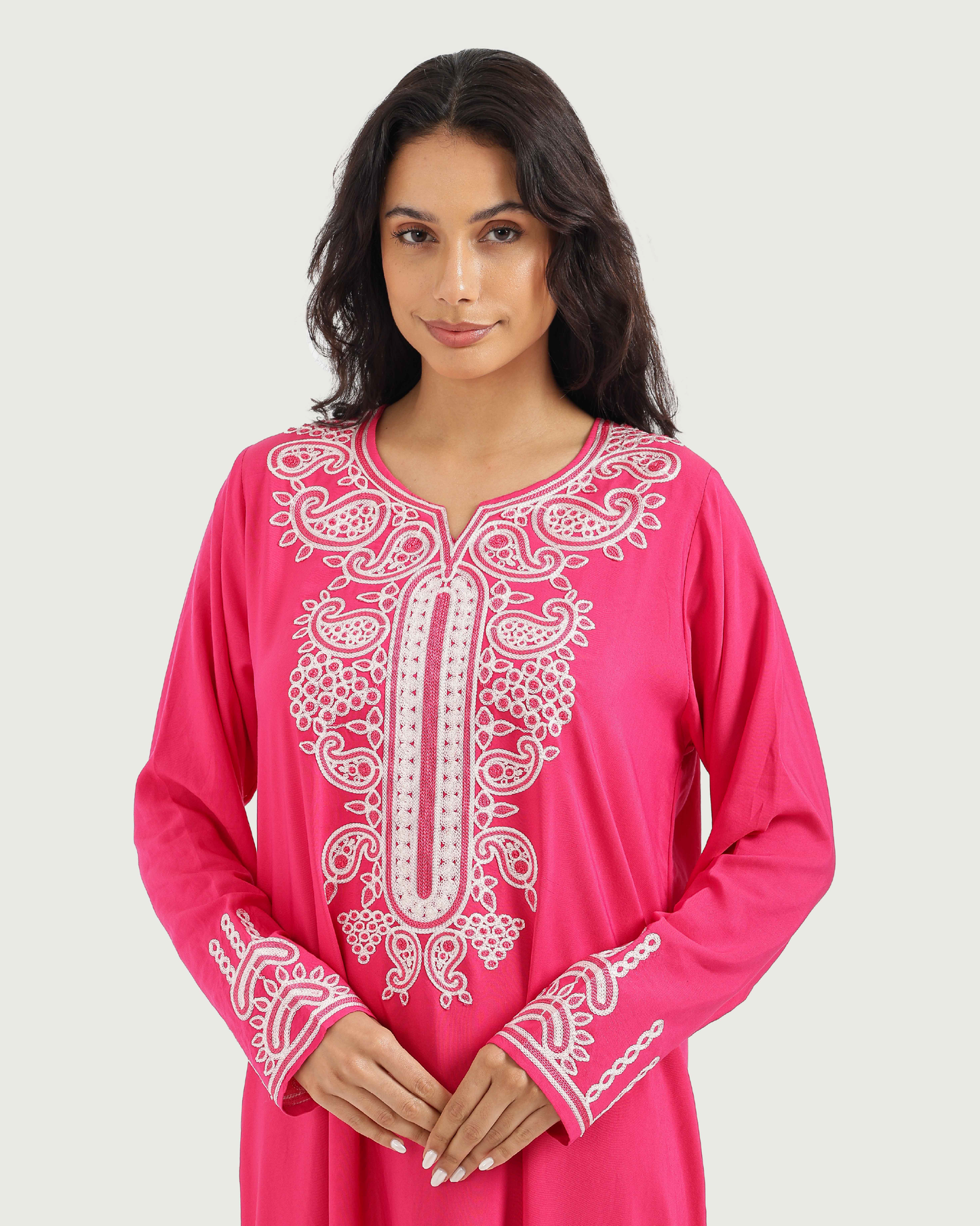 13 قميص داكرون سادة مطرز بكم