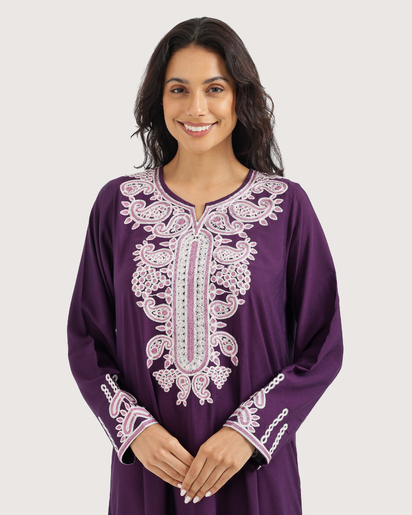 13 قميص داكرون سادة مطرز بكم