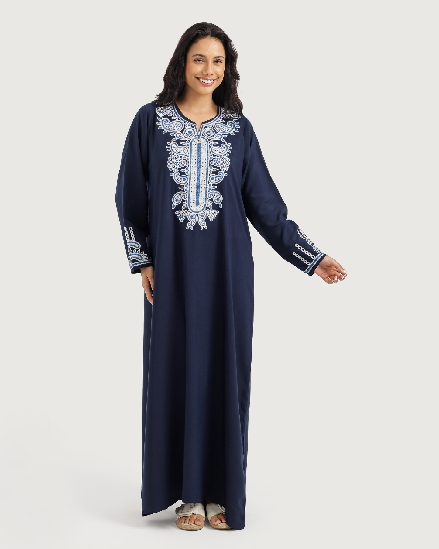 13 قميص داكرون سادة مطرز بكم