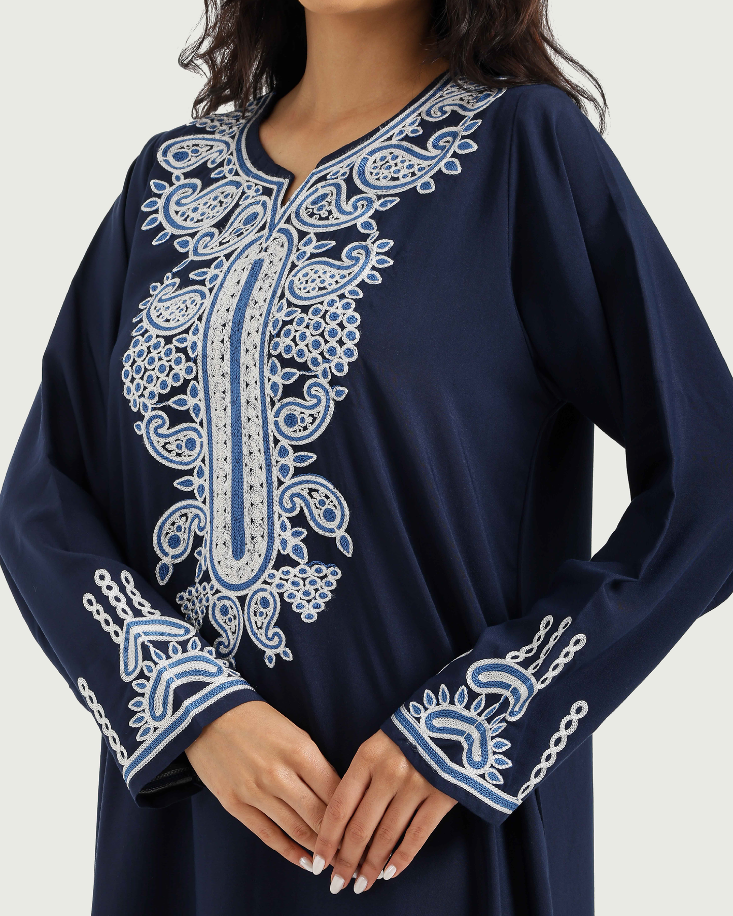 13 قميص داكرون سادة مطرز بكم