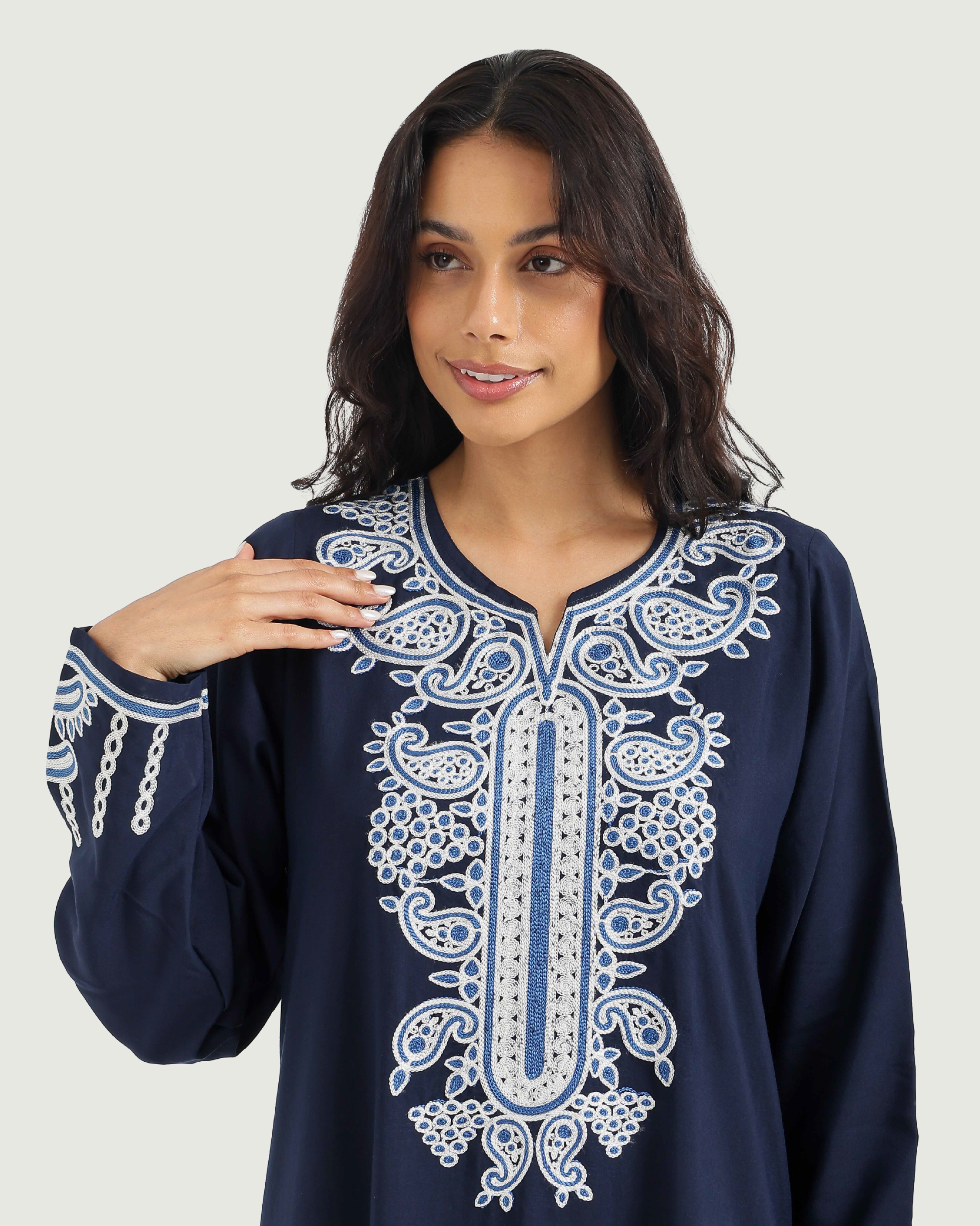 13 قميص داكرون سادة مطرز بكم