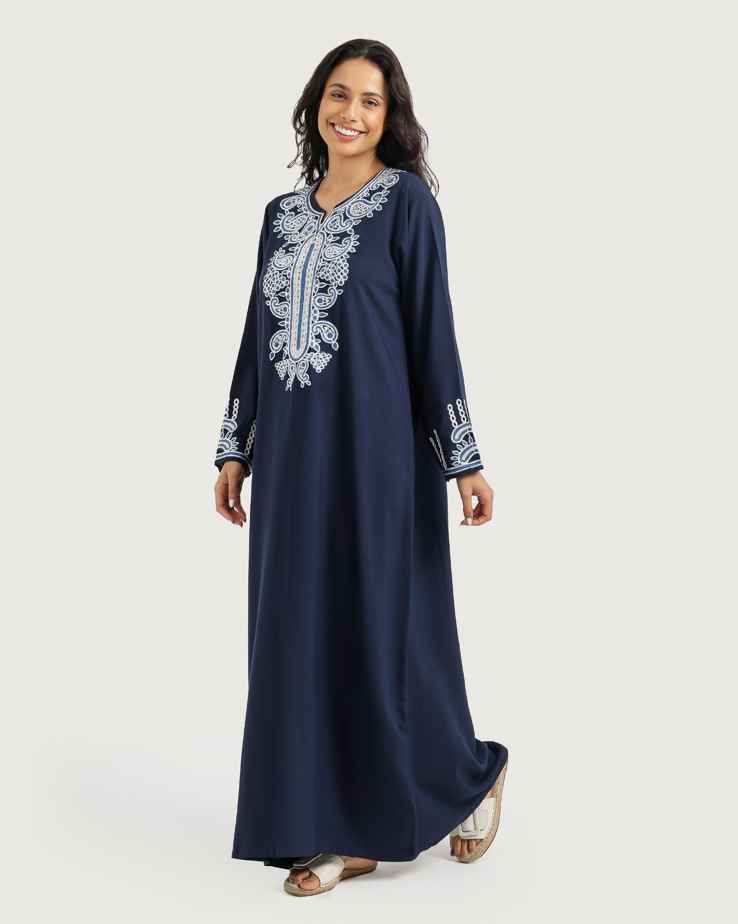 13 قميص داكرون سادة مطرز بكم