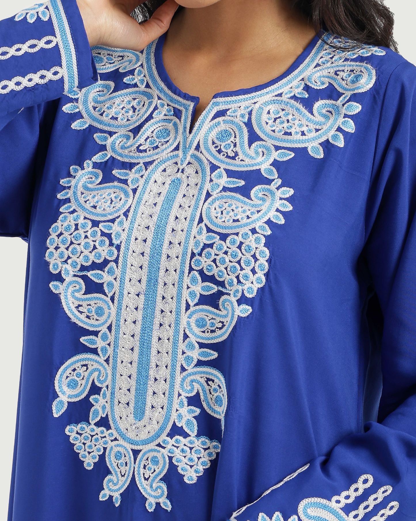 13 قميص داكرون سادة مطرز بكم