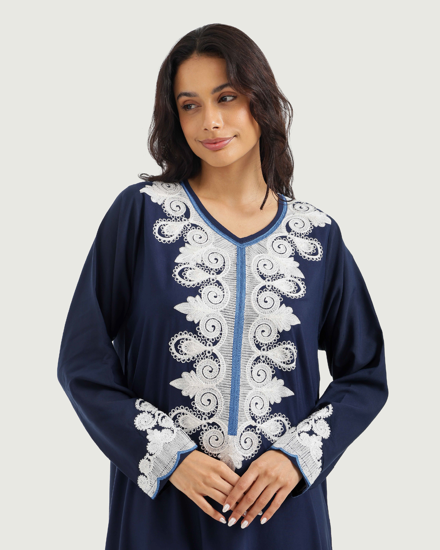 14 قميص داكرون سادة مطرز بكم