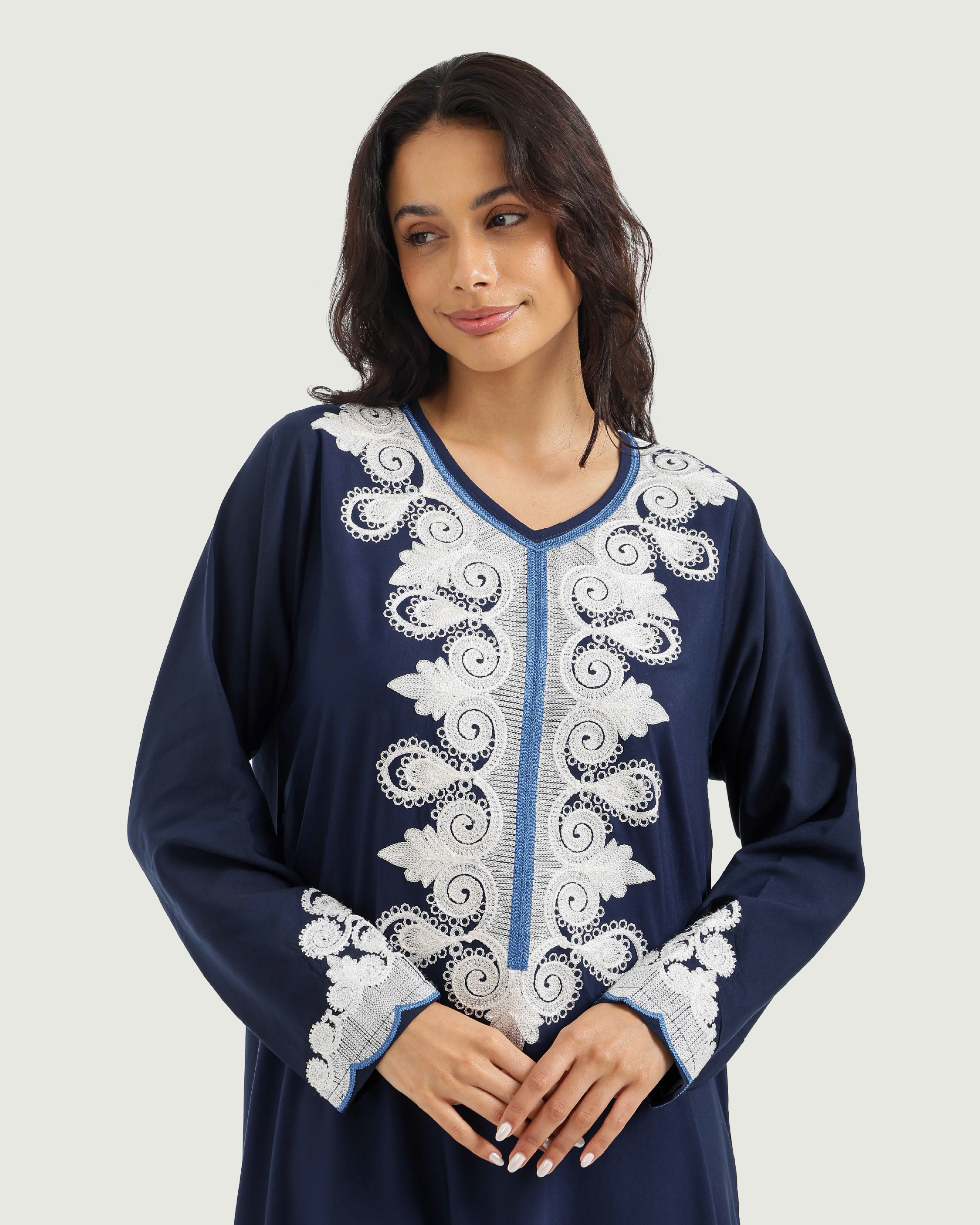 14 قميص داكرون سادة مطرز بكم