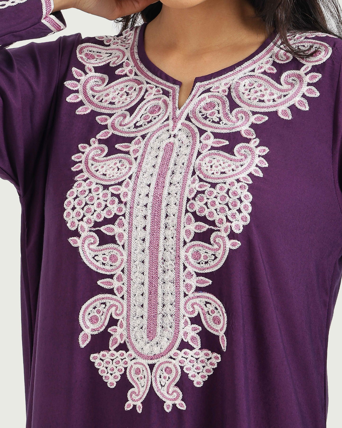 14 قميص داكرون سادة مطرز بكم