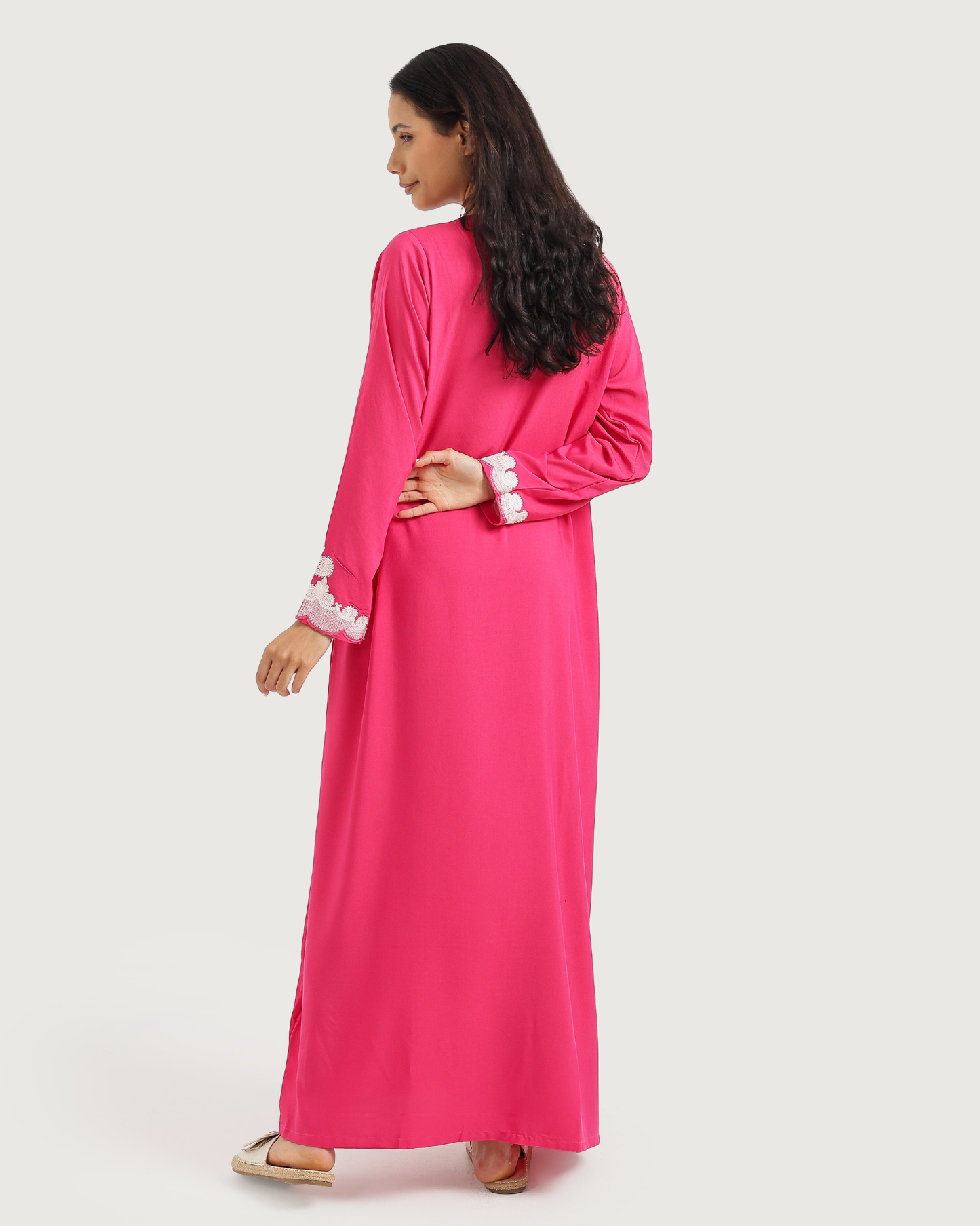 14 قميص داكرون سادة مطرز بكم