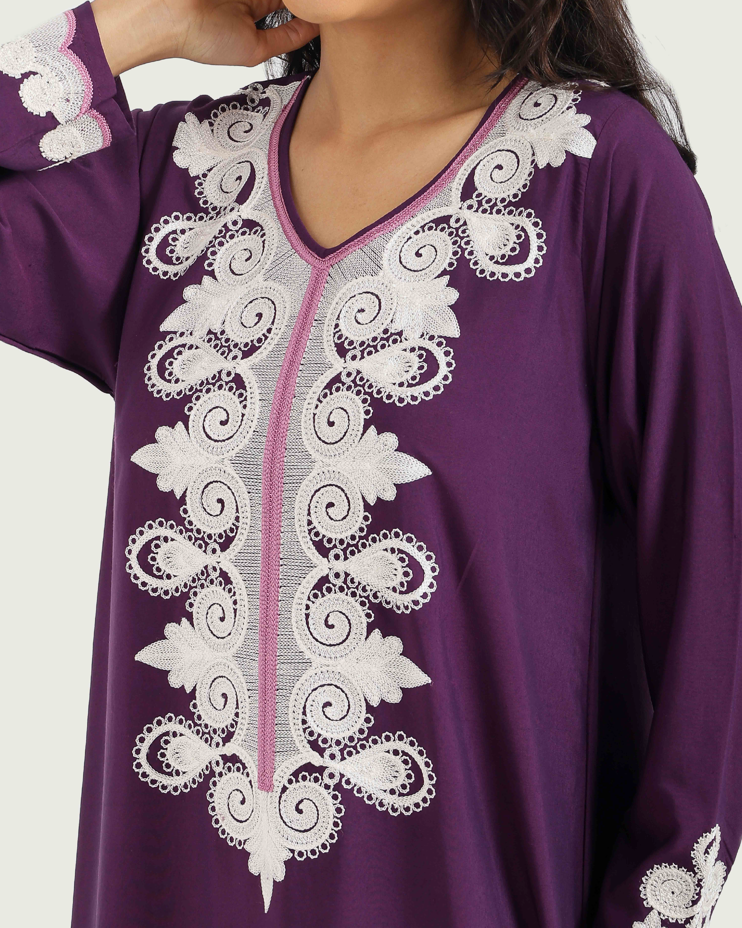 14 قميص داكرون سادة مطرز بكم