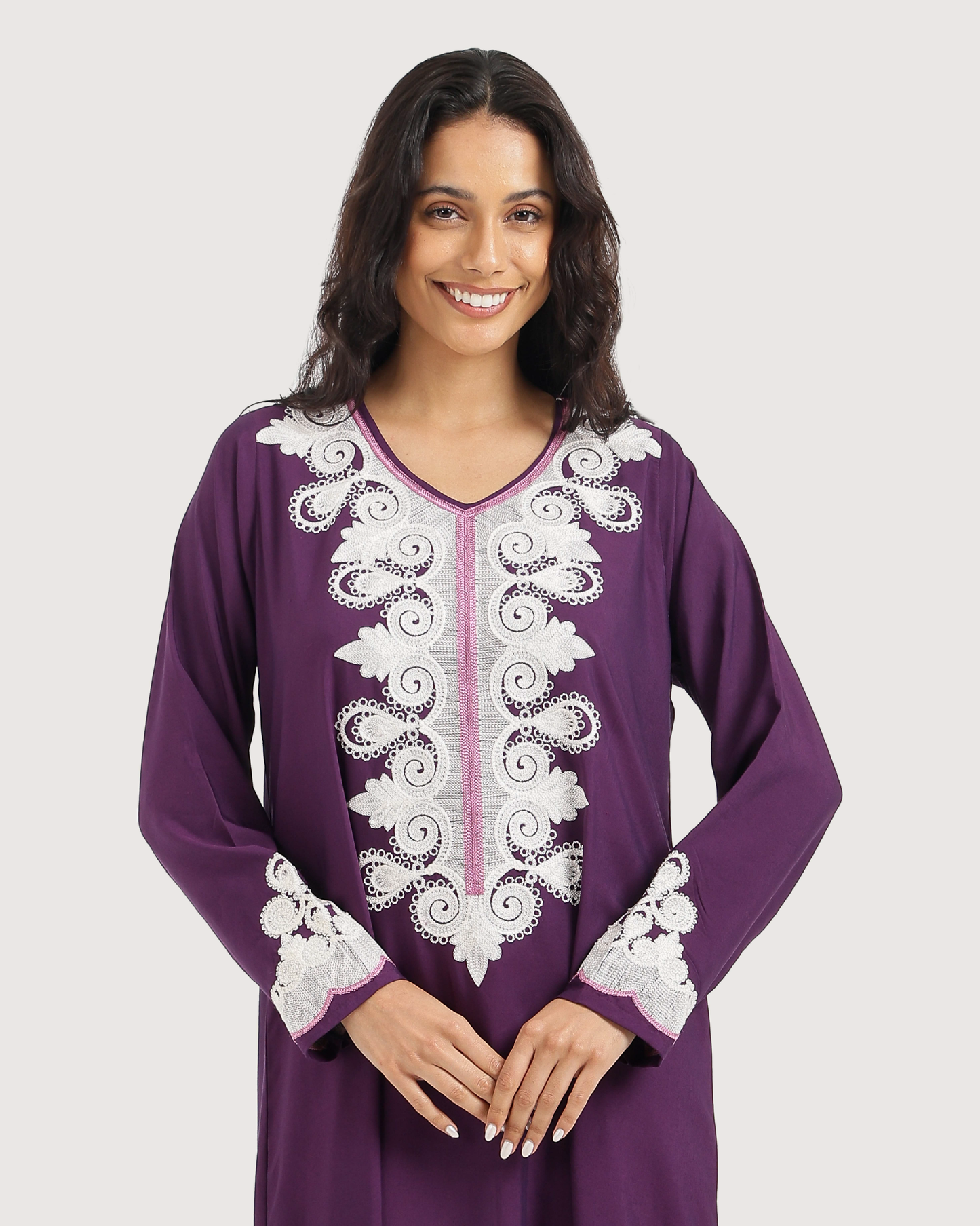 14 قميص داكرون سادة مطرز بكم