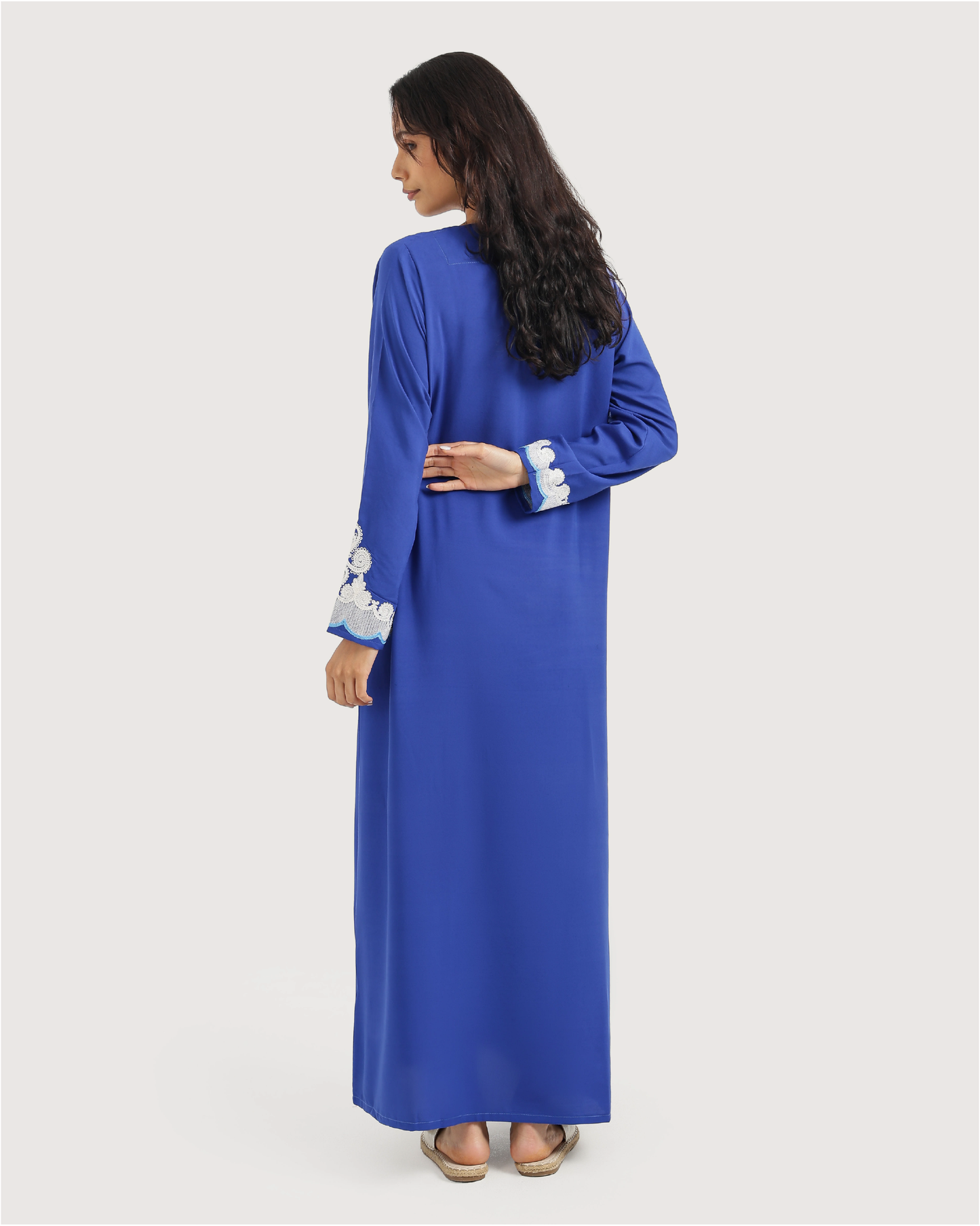 14 قميص داكرون سادة مطرز بكم