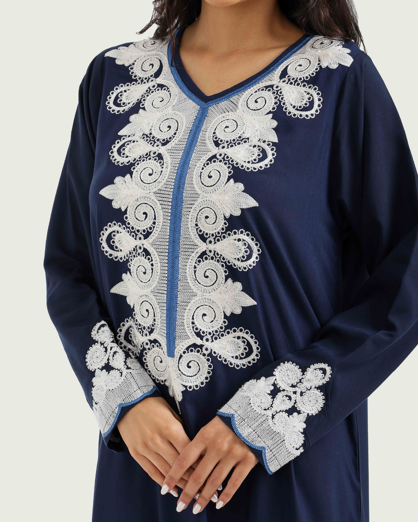 14 قميص داكرون سادة مطرز بكم