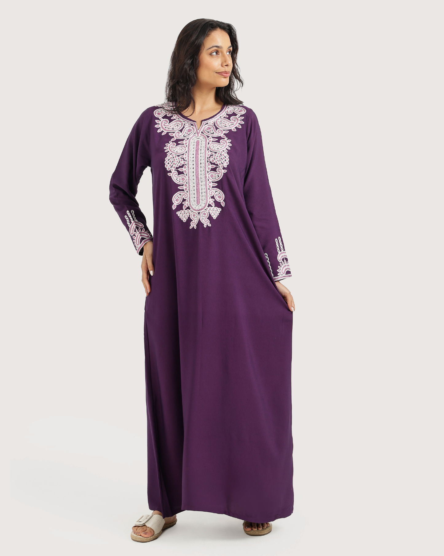 14 قميص داكرون سادة مطرز بكم