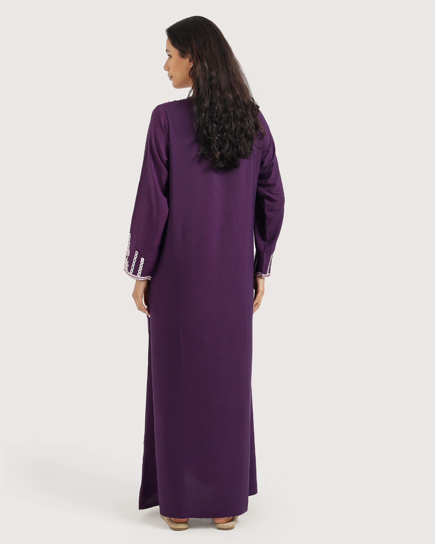 14 قميص داكرون سادة مطرز بكم