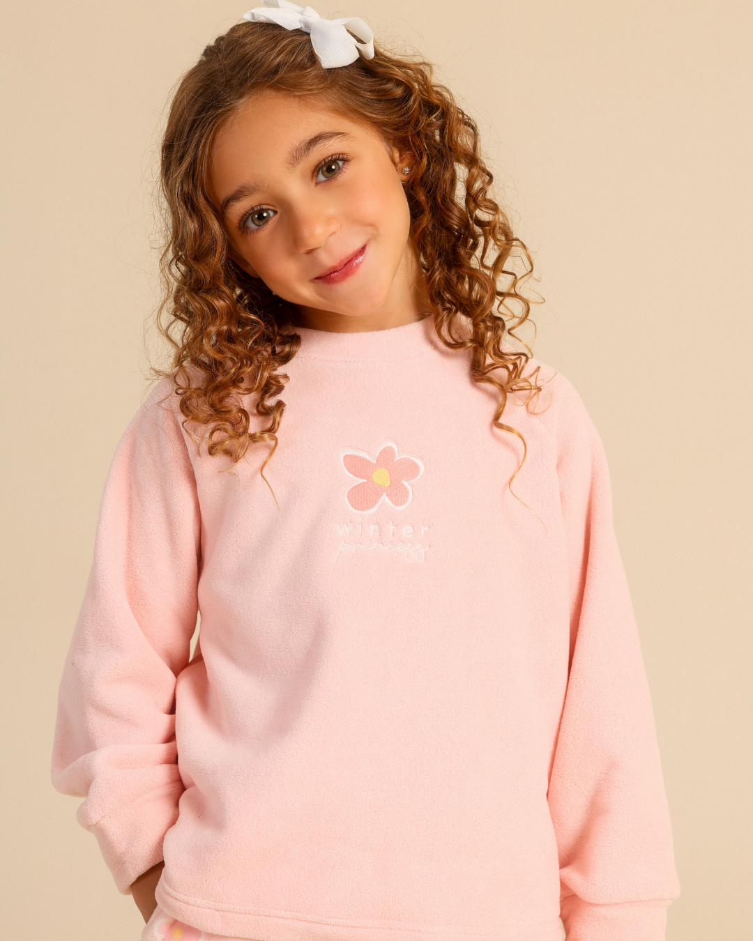 Girls' pajamas with a delicate floral print