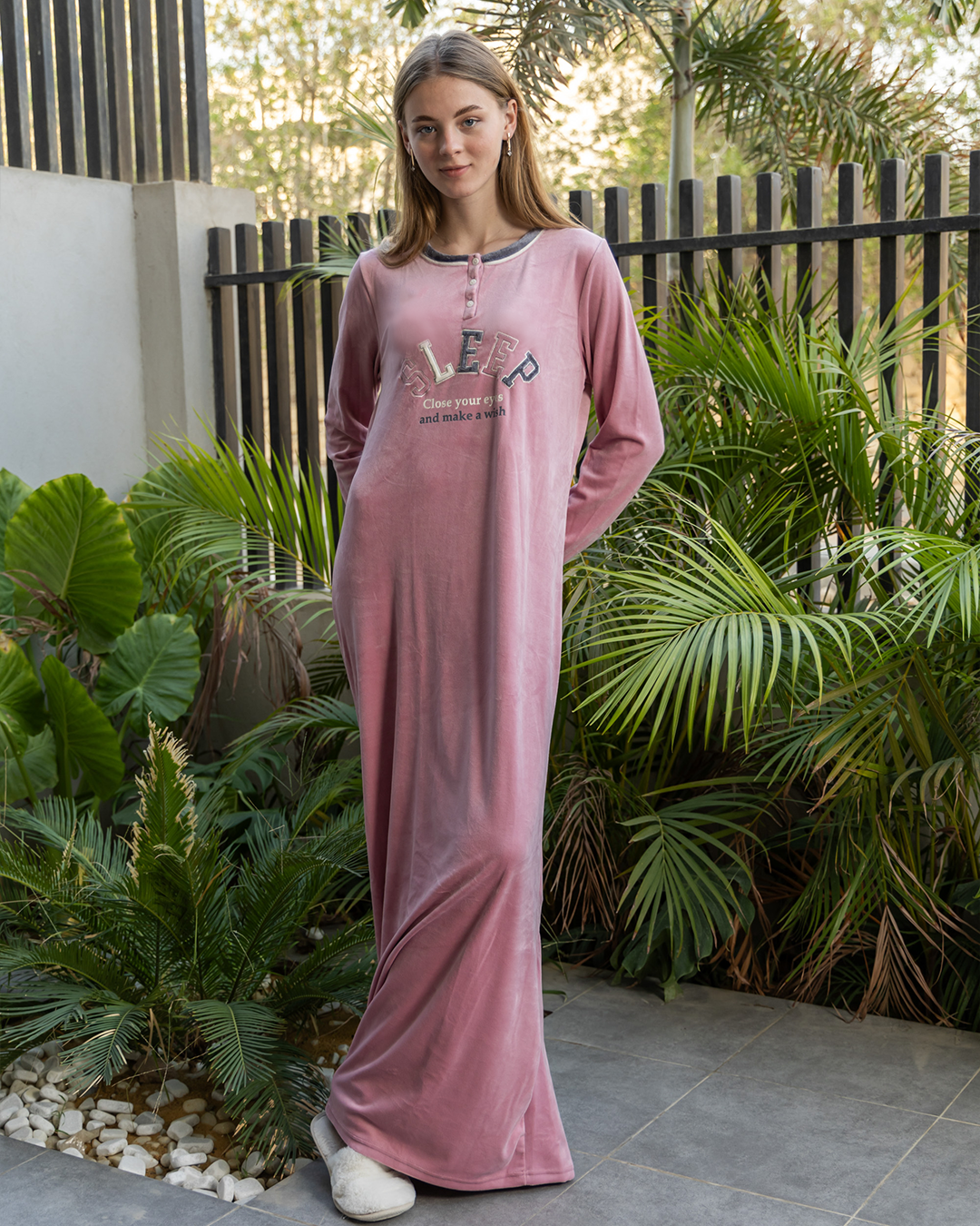 Sleep Women's long plush robe with word embroidery