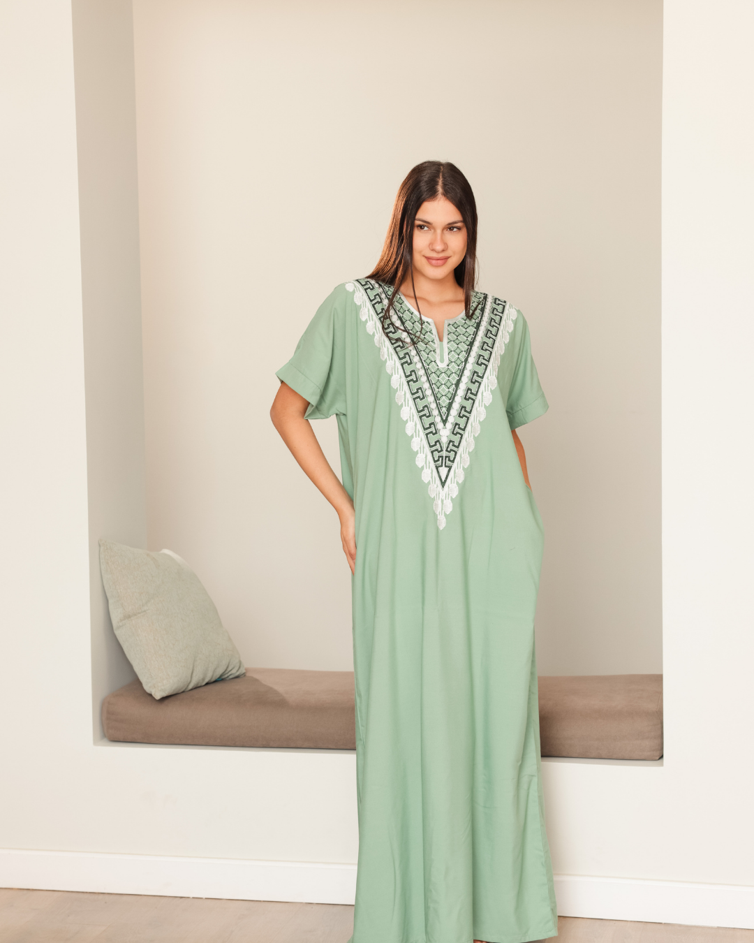 قميص داكرون نص كم مطرز 3