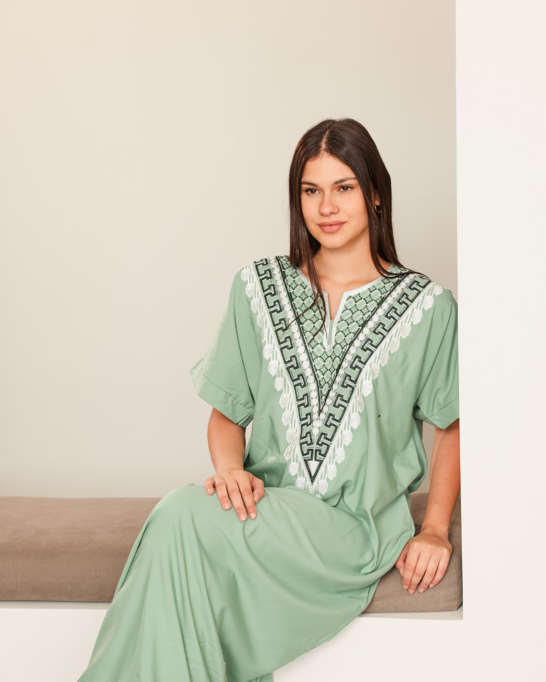 قميص داكرون نص كم مطرز 3