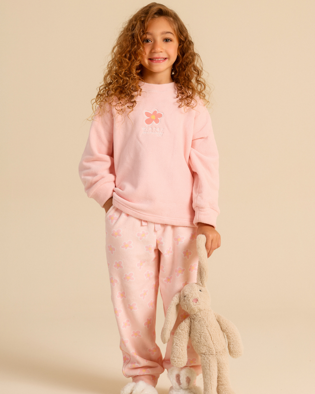 Girls' pajamas with a delicate floral print