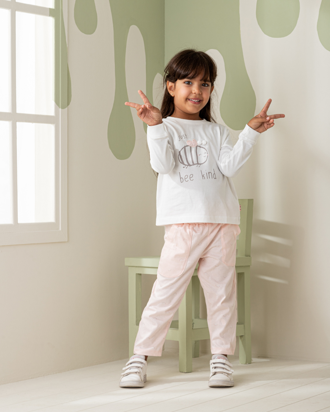 Bee Kind بيجاما بناتي كُم طويل