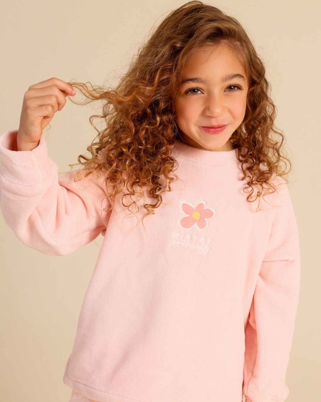 Girls' pajamas with a delicate floral print