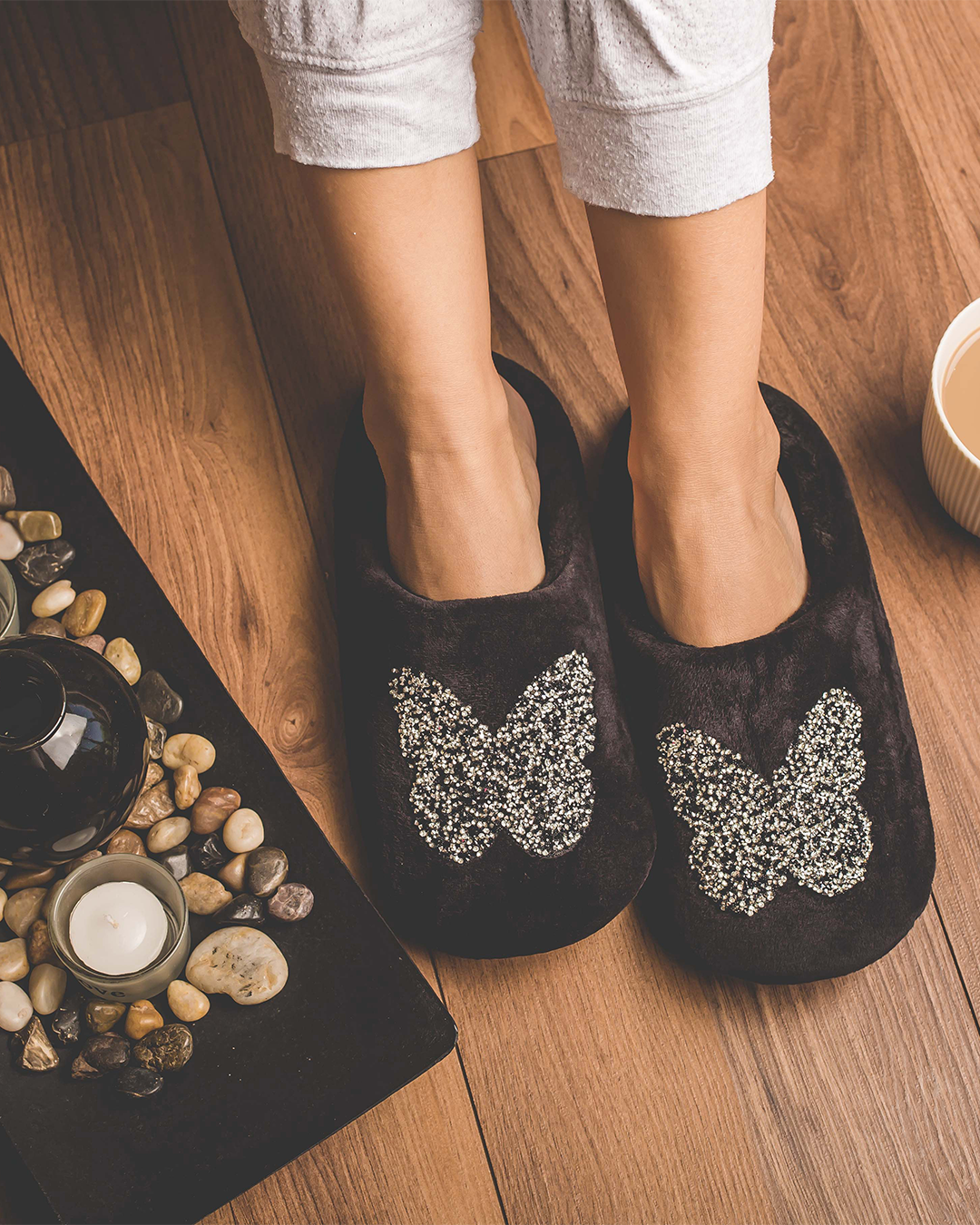 Butterfly embroidered women's slippers