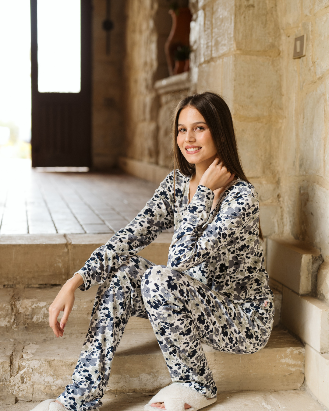 Big Blue Flowers بيجاما حريمي كُم طويل بدانتل