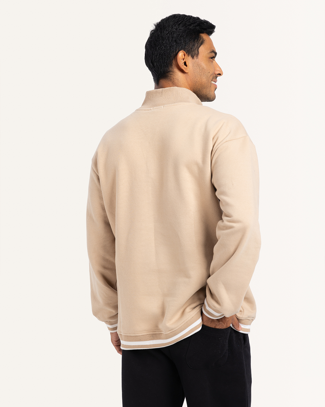 بيجاما رجالى بكم و قصه عند الصدر