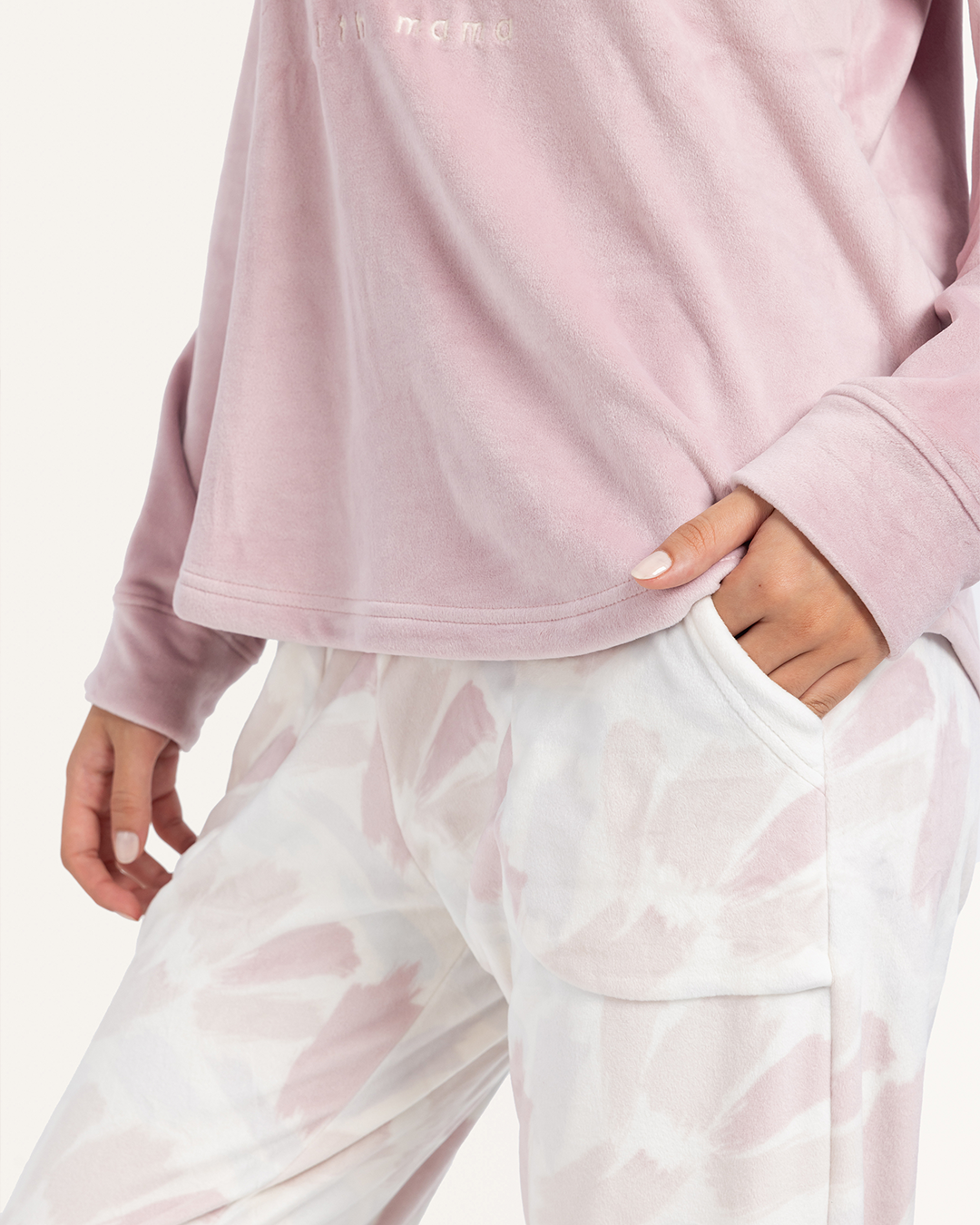 بيجاما بنطلون و توب كم طويل اصدقاء الشتاء