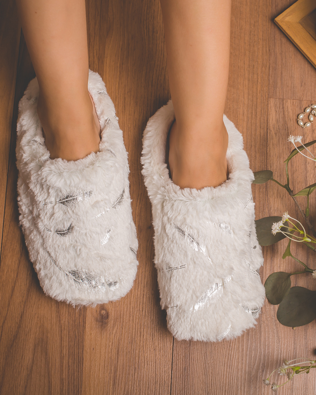 White Feather Women's white feather slippers