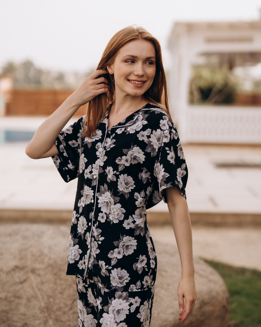 Women's pajamas printed with a classic collar and trouser buttons