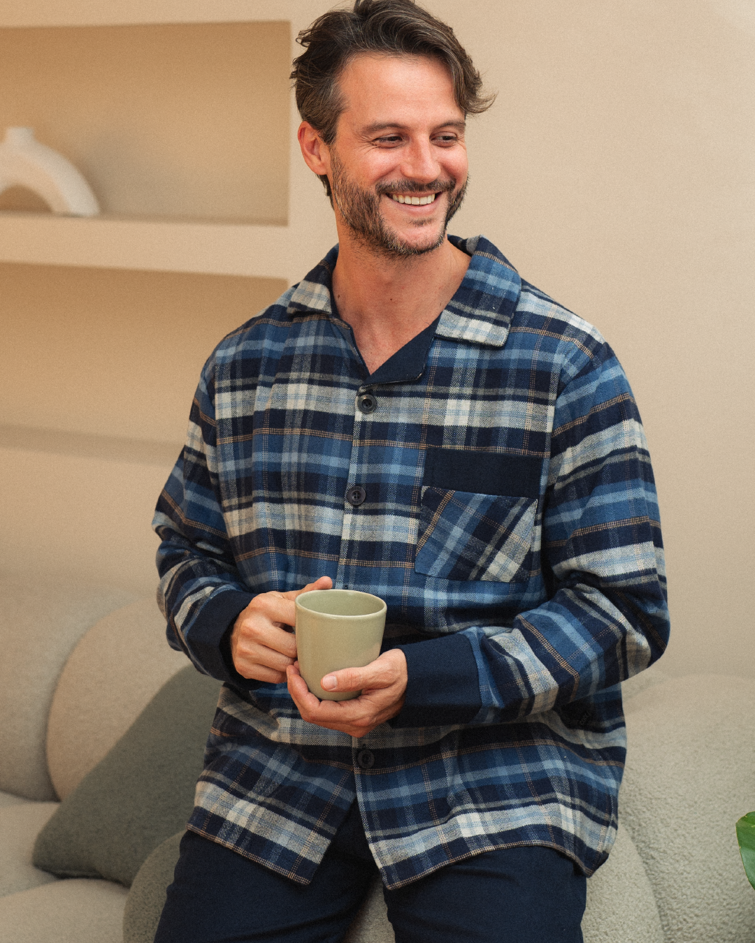 Men's classic open buttoned pajamas with plain castor pants