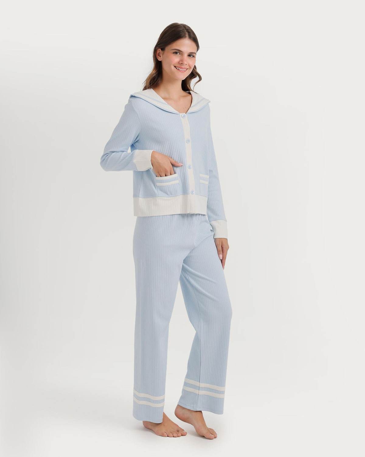 Women's pajamas on their boutons