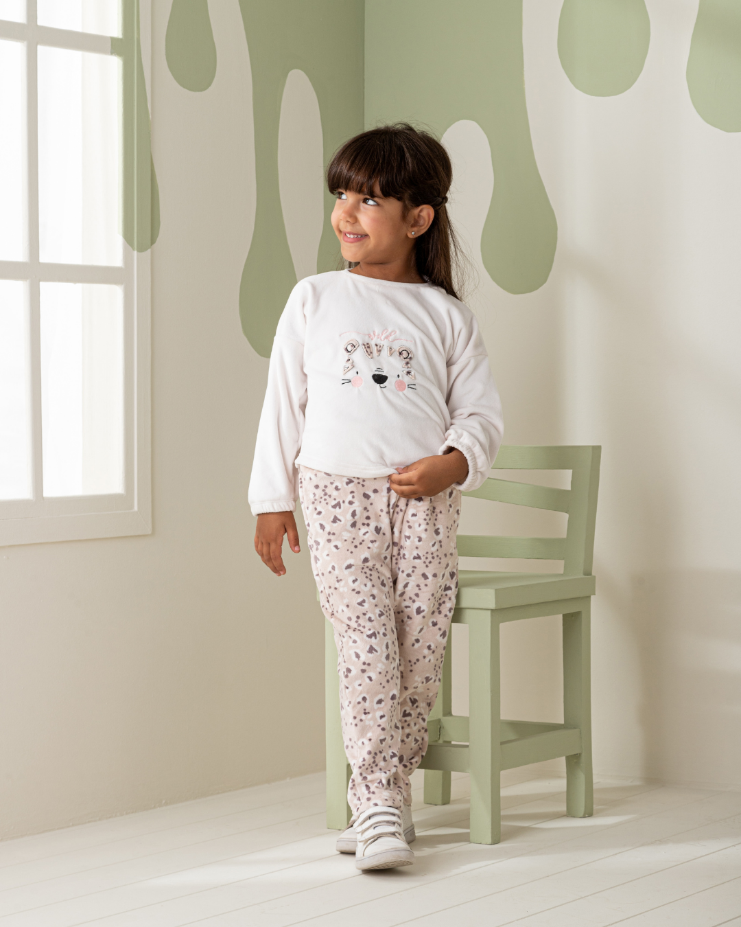 Wild young girls' pajamas with sleeves and Heidi pants