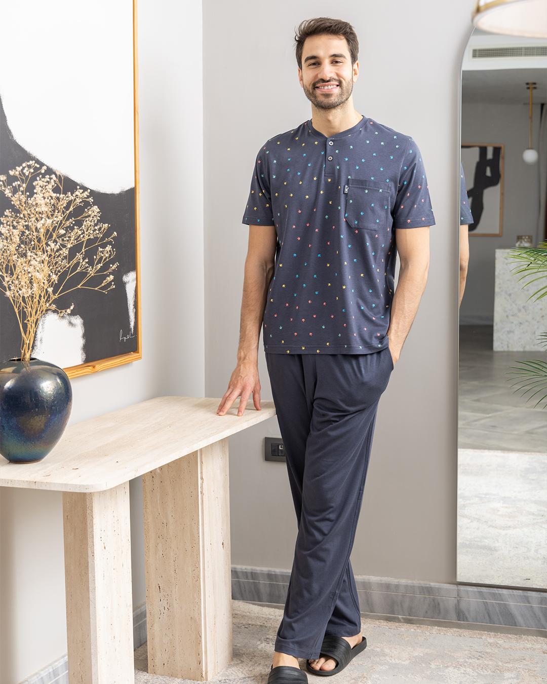 Men's pajamas, rhubarb brisket, chest pocket pants with an item