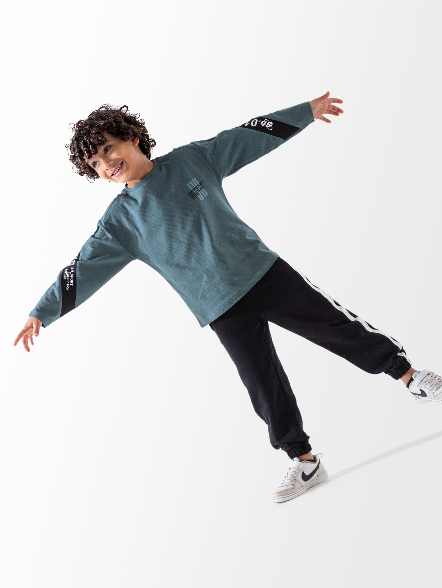 Warm style طقم اولادي وسط