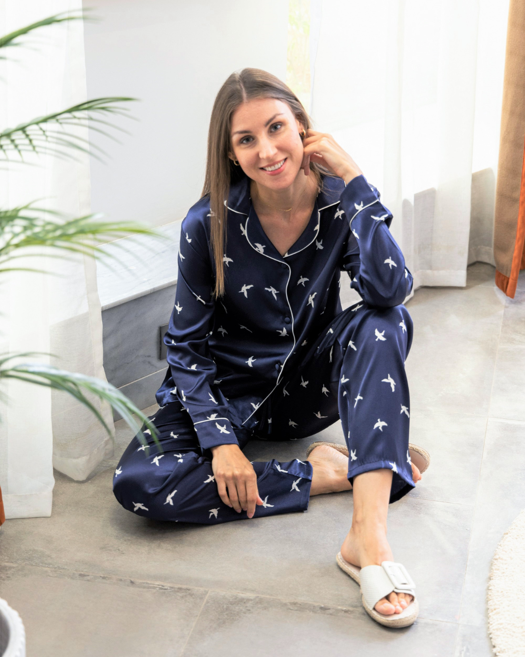 Classic women's pajamas with bird print sleeves