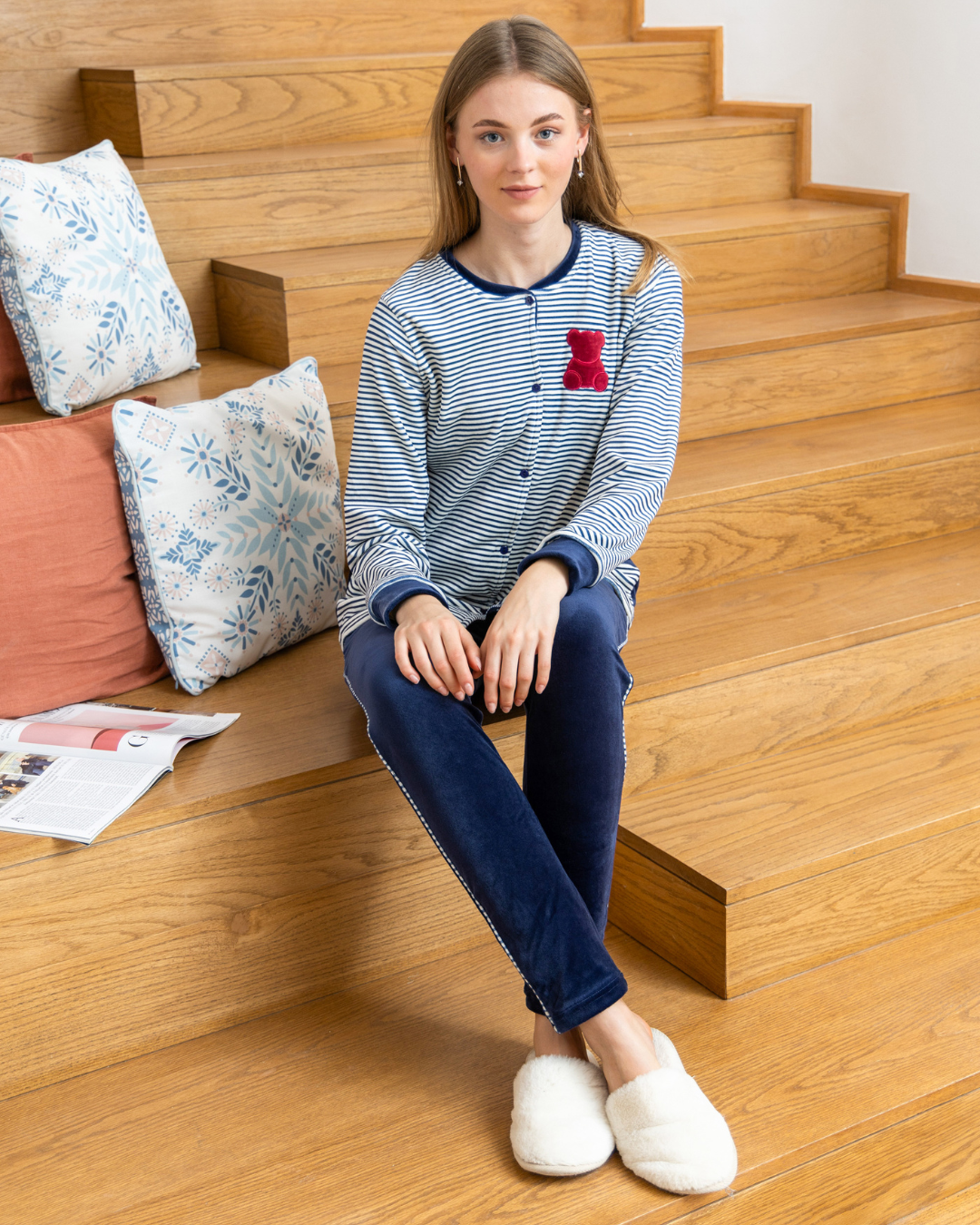 بيجامه حريمي قطيفة كنزة مقلمة بالكامل