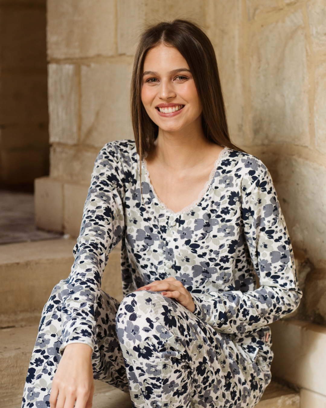 Big Blue Flowers بيجاما حريمي كُم طويل بدانتل