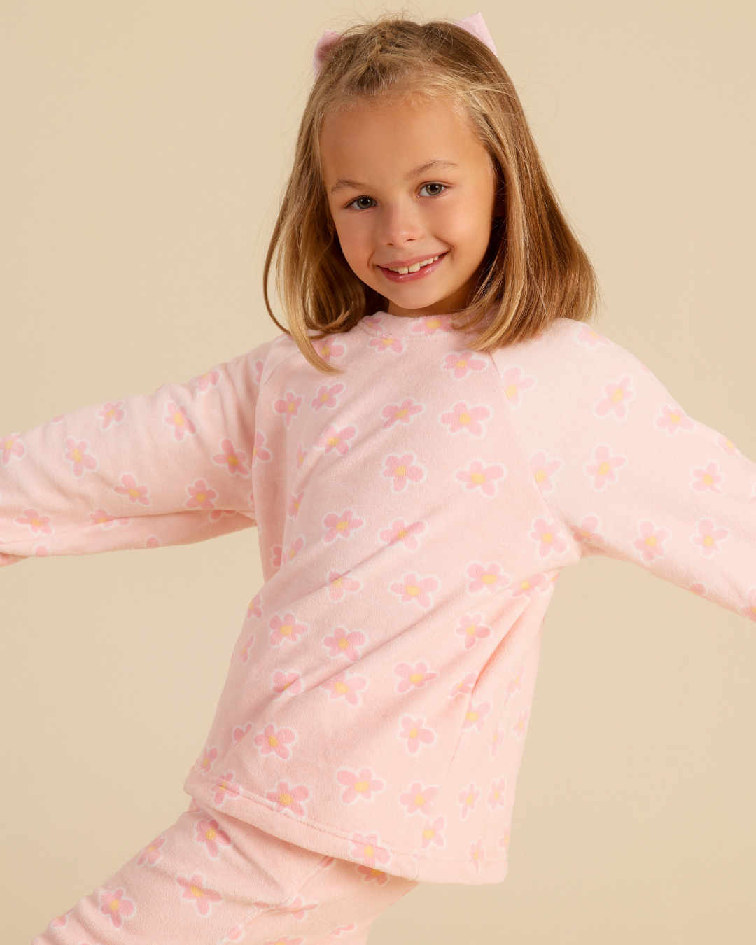 Girls' pajamas with a cute winter floral print