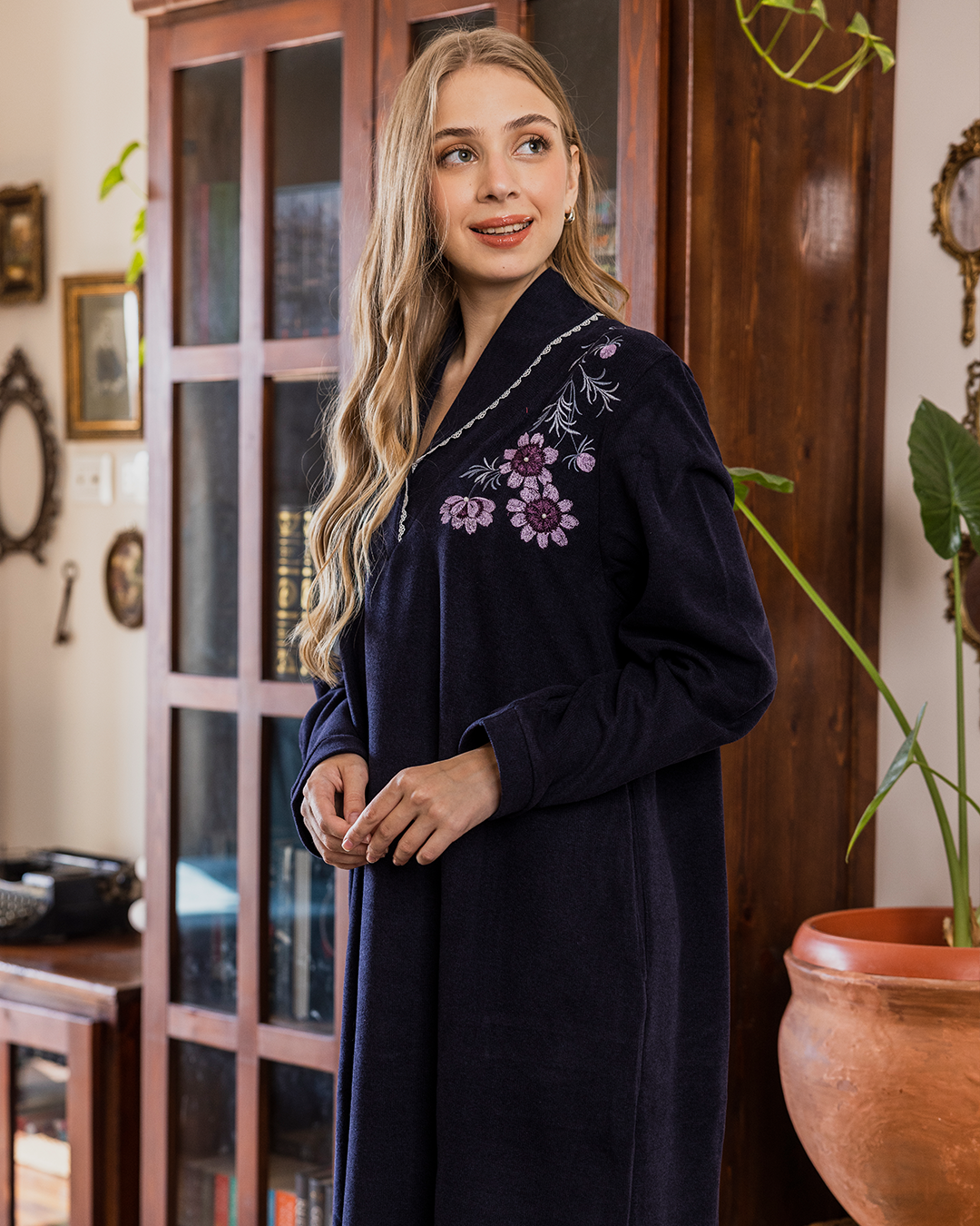 قميص نوم حريمي كاشمير كولشال بجبير مطرز عباد الشمس علي اكتف