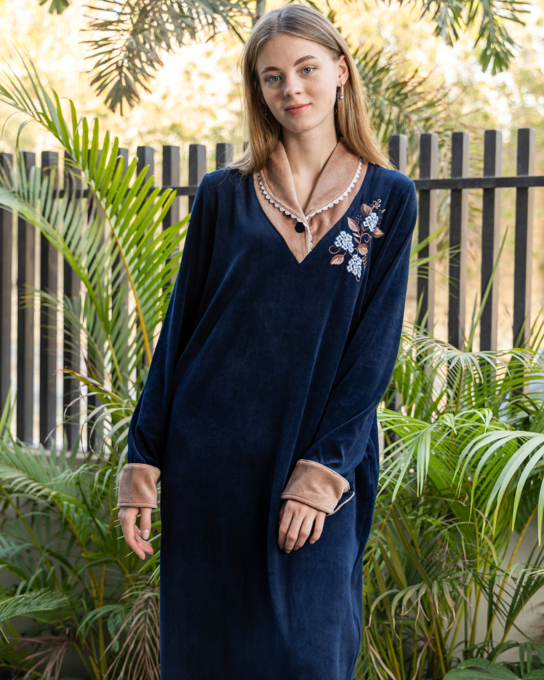 Women's nightgown, velor, cool shawl, embroidered with roses