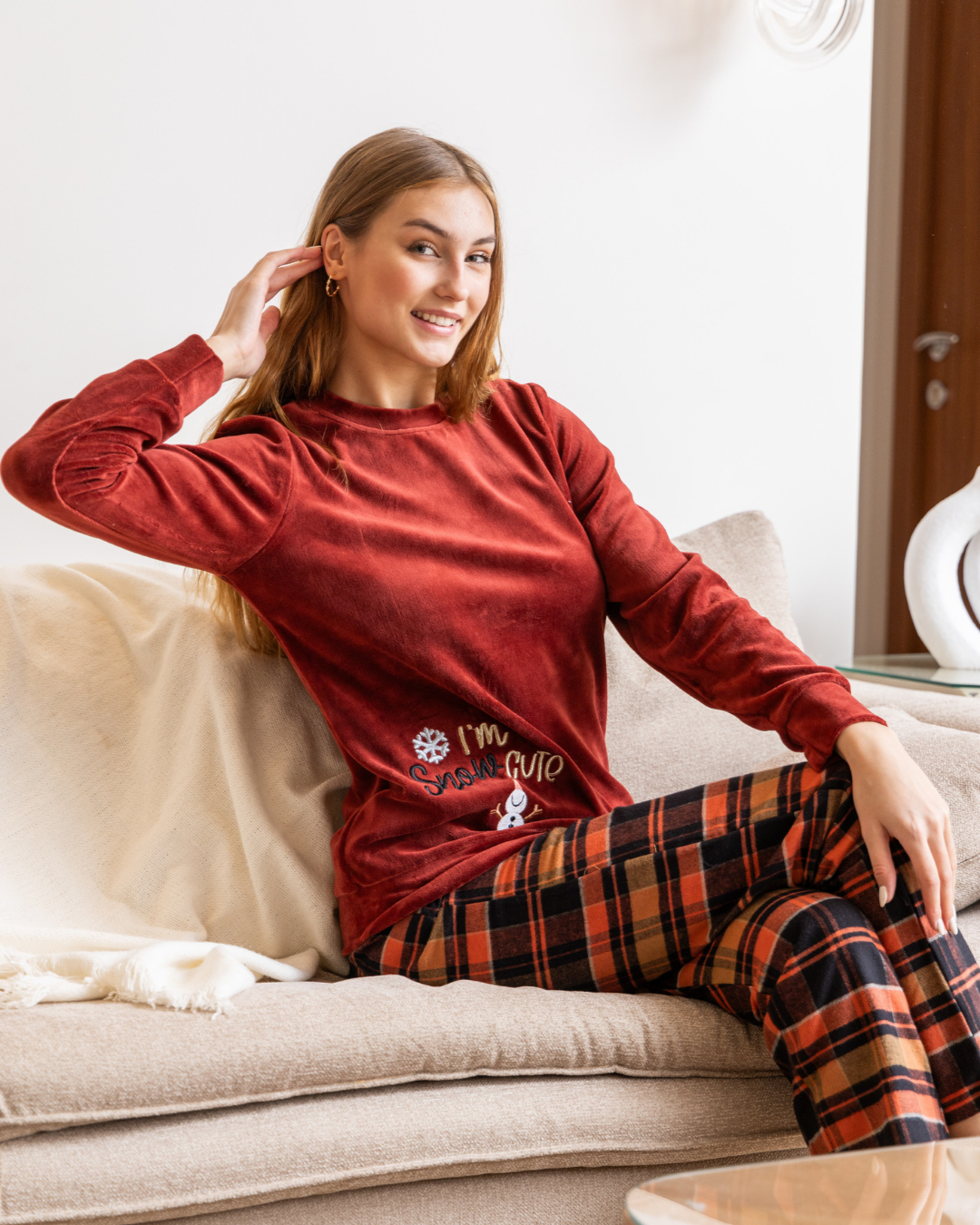 snow Women's pajamas, velvet, round neck, embroidered with check pants