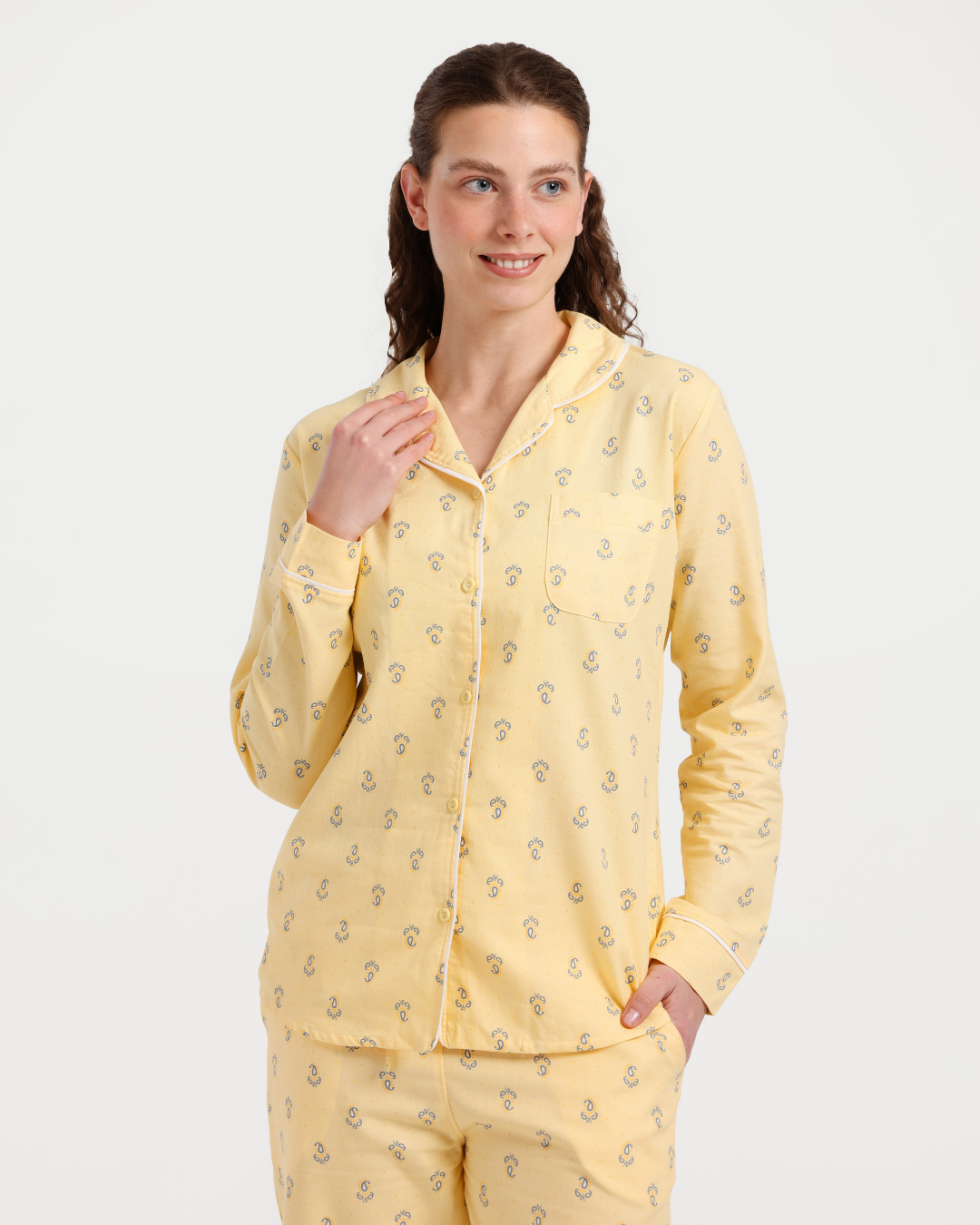 Classic Women's Pajama Set with Long Sleeves and Pants in Small Geometric Patterns