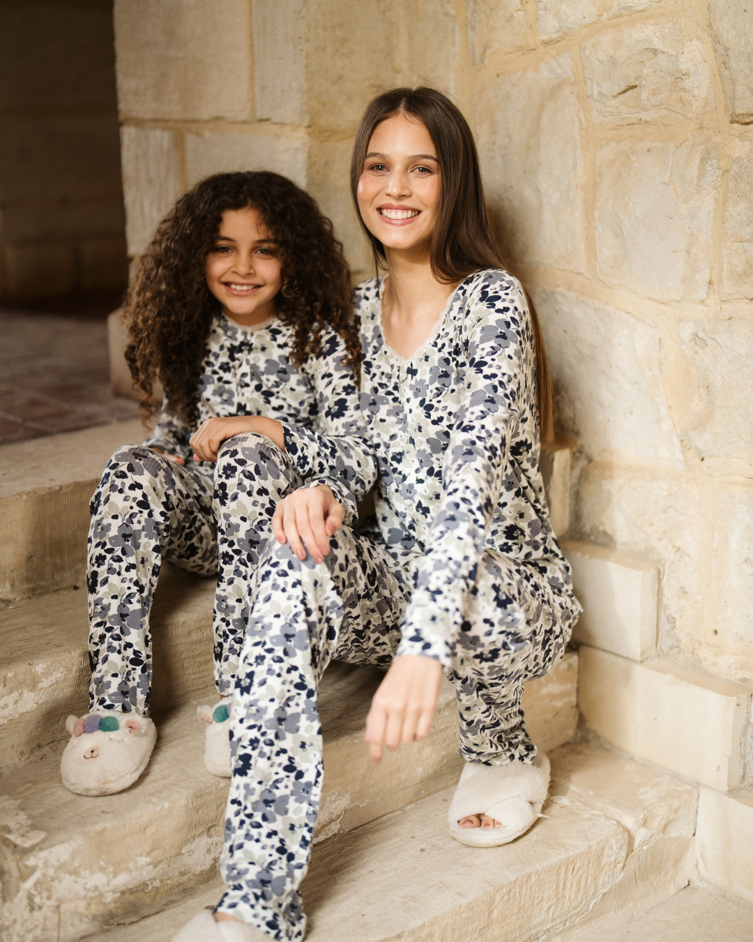 Big Blue Flowers بيجاما بناتي كًم طويل بدانتل