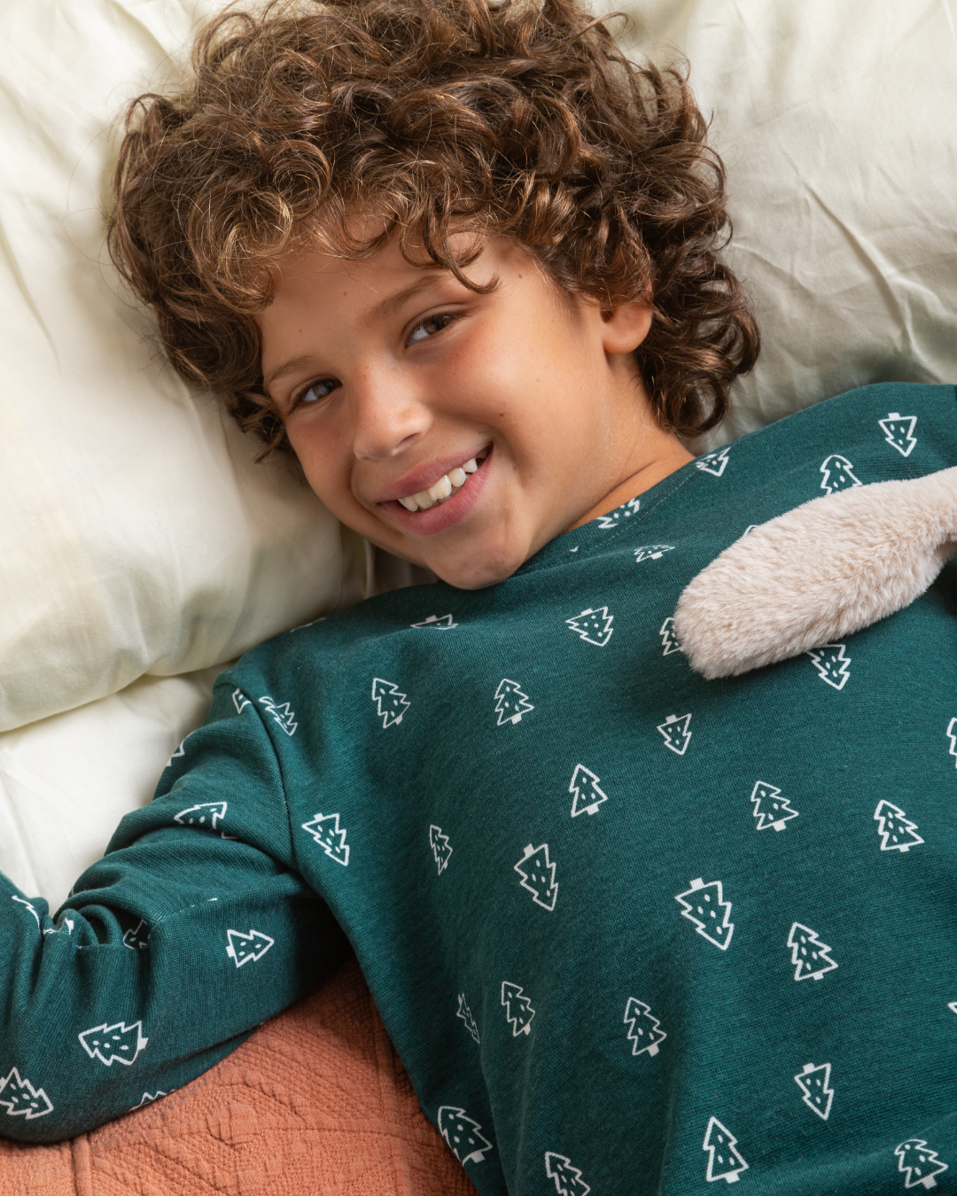 Pine trees طقم تدفئة أولادي