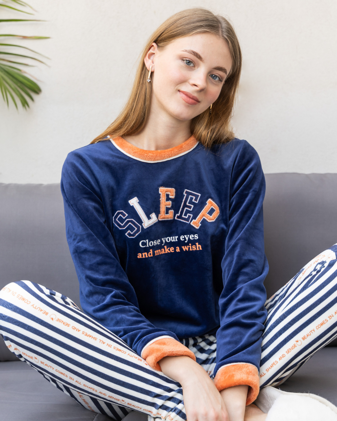 Sleep بيجامه حريمي قطيفة كنزة سادة تطريز كلمة