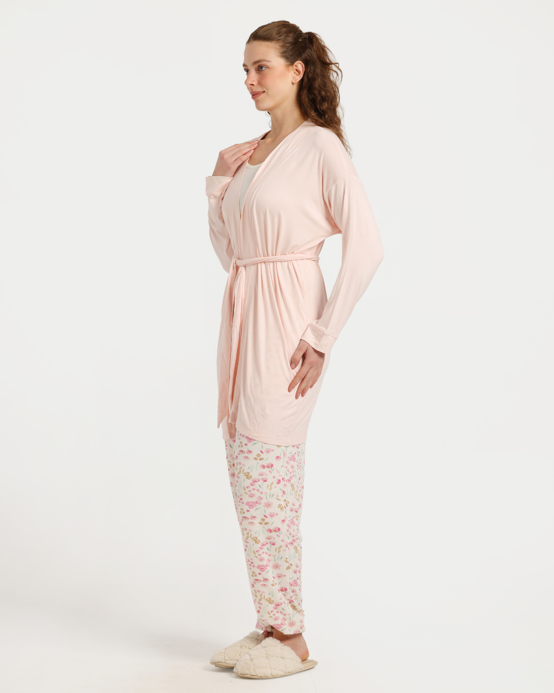 بيجاما حريمي 3 قطع ورود الربييع