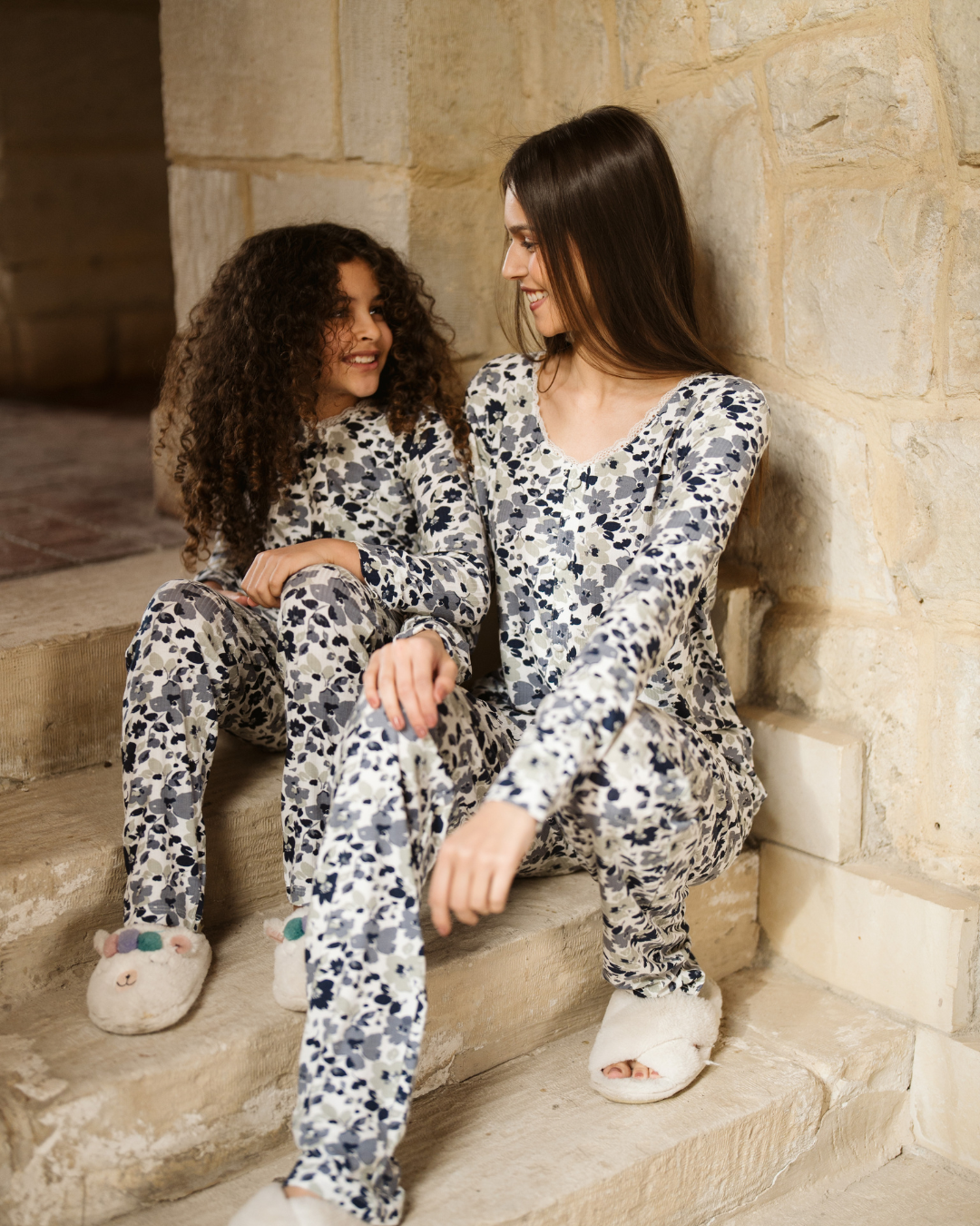 Big Blue Flowers بيجاما بناتي كًم طويل بدانتل