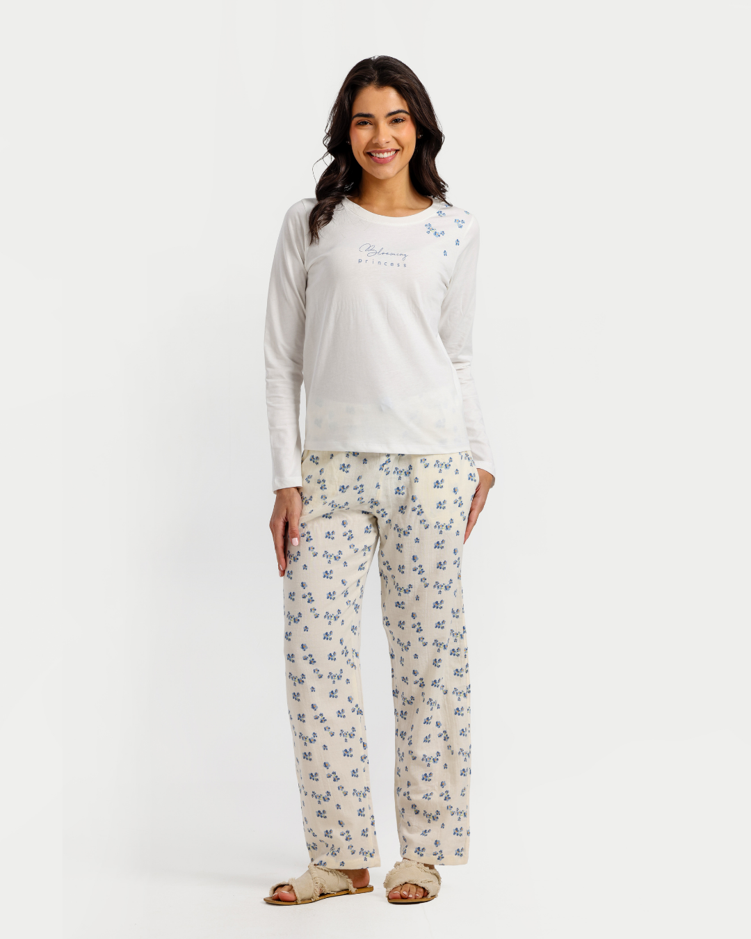 بيجاما أنيقة بألوان كريمية