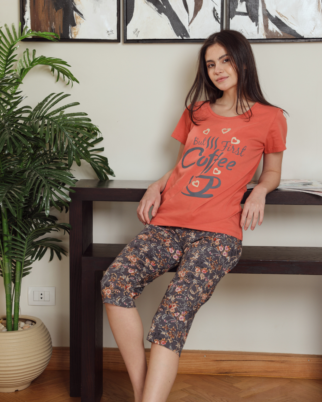 Women's half-sleeve pajamas and patterned shorts